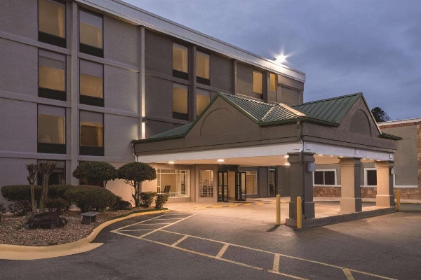 Country Inn & Suites by Radisson, North Little Rock, AR image 1
