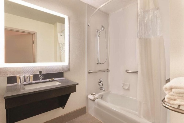 Country Inn & Suites by Radisson, North Little Rock, AR image 10