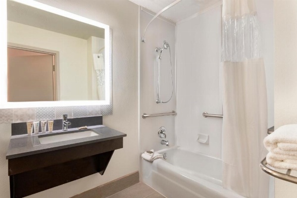 Country Inn & Suites by Radisson, North Little Rock, AR image 28